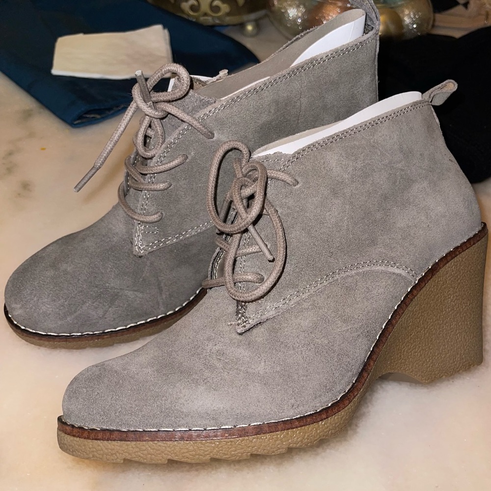 Wedge suede shoes
